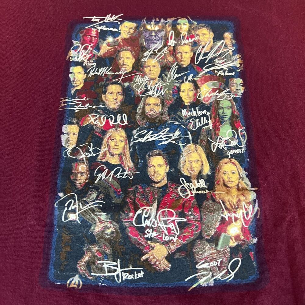 Marvel Studios Cast Graphic TShirt Red Size Medium